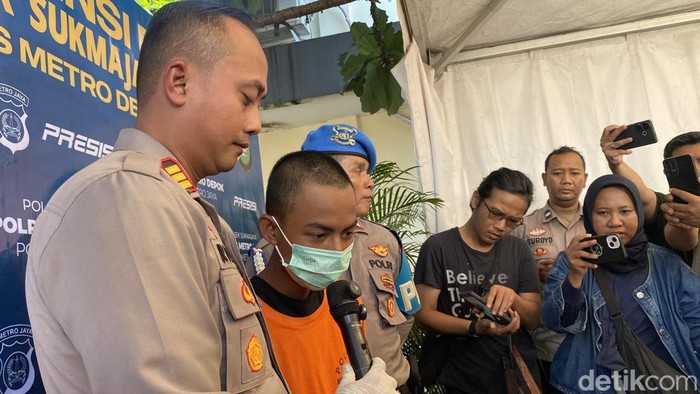 Marbot di Depok ditangkap usai mencuri uang kas Masjid. (Devi/detikcom)