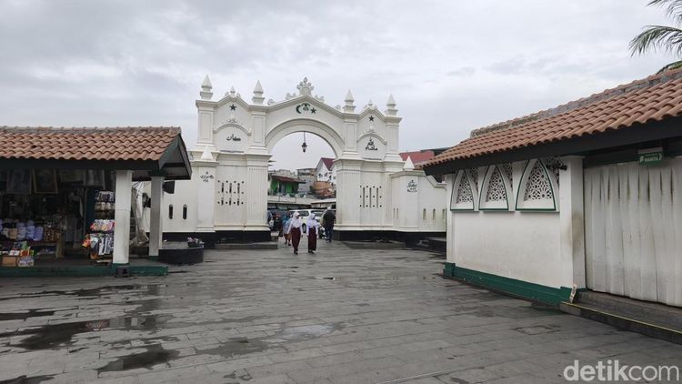 Potret Masjid Luar Batang, Saksi Penyebaran Islam di Batavia Abad 17