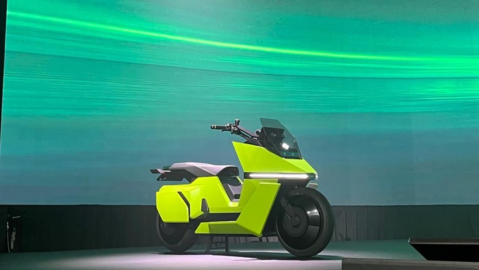 Motor listrik Omoway resmi diperkenalkan di Indonesia