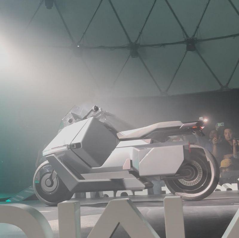 Motor listrik Omoway resmi diperkenalkan di Indonesia