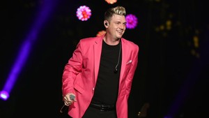 Kalau dibandingkan dengan foto yang diunggah tahun lalu ini, memang kelihatan beda sih. Gimana menurut kamu? (Foto: dok. Instagram @nickcarter)