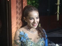 Siapa Sih Pacar Brondong Olla Ramlan?