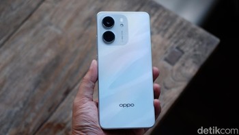Selain spesifikasi di atas, Oppo A5 dan A5x juga mendukung jaringan 4G Dual-SIM, Wi-Fi, Bluetooth 5.0, USB-C, headphone jack 3,5mm, dan NFC. Fitur lainnya yang ditawarkan termasuk sensor sidik jari di samping, Ultra Volume Mode 300%, dan Seamless Cellular/Wi-Fi Network Switching 2.0. Foto: Adi Fida Rahman/detikINET
