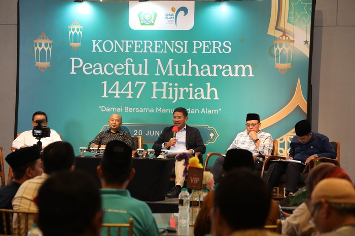 Konferensi pers Peaceful Muharram 1447 Hijriah Damai Bersama Manusia dan Alam di kawasan Tanah Abang, Jakarta Pusat, Jumat (20/6/2025). Dok. Kemenag