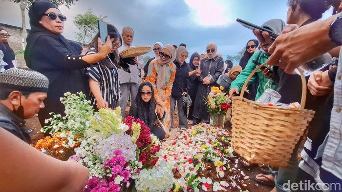 Pemakaman Hengki Kawilarang