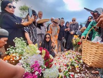 Video: Pemakaman Desainer Hengki Kawilarang Berlangsung Khidmat