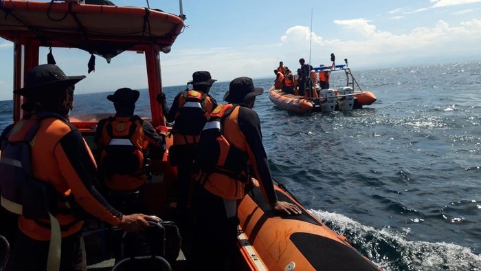 Pencarian KLM Asia Mulia yang tenggelam di perairan Kabupaten Bantaeng.