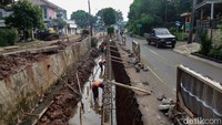 Tanpa turap yang baik, tanah di sekitar saluran bisa tergerus air, merusak struktur dan lingkungan sekitar.  