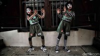 Pertunjukan pantomim bertema lingkungan berhasil menyampaikan pesan penting tentang kebersihan kota tanpa sepatah kata.