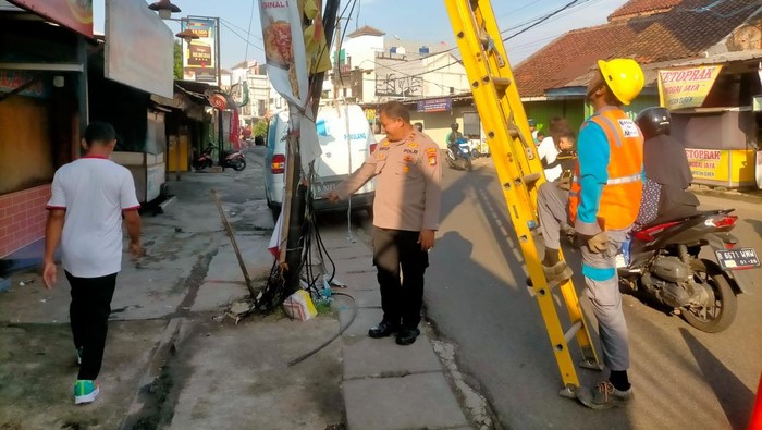 Perbaikan Kabel Melintang di Ciputat