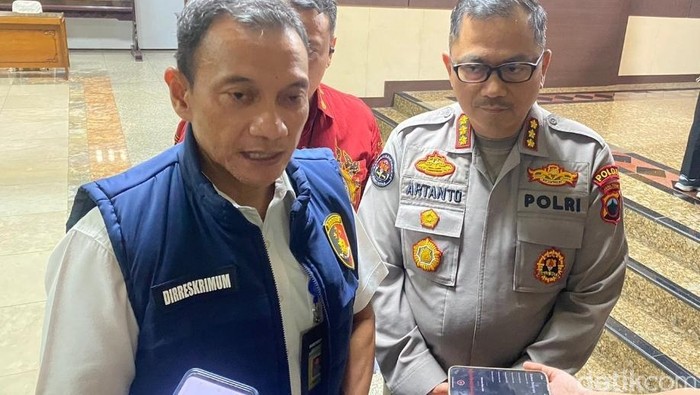 Dirreskrimum Polda Jateng, Kombes Dwi Subagio, bersama Kabid Humas Kombes Artanto saat ditemui di kantor Gubernur Jateng, Semarang, Jumat (20/6/2025).