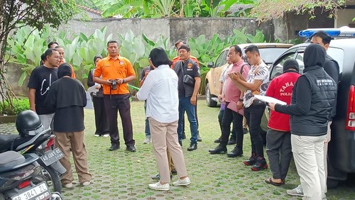 Polda NTB melakukan rekonstruksi kasus kakak jual adiknya lewat prostitusi online open BO hingga melahirkan, Jumat (20/2025). (Abdurrasyid Efendi/detikBali)