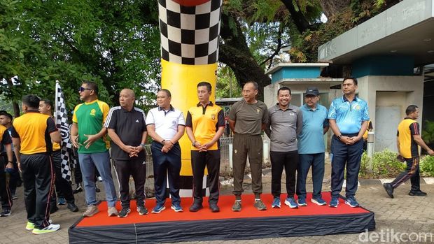 Polda Sulsel menggelar jalan sehat dalam rangka HUT ke-79 Bhayangkara.