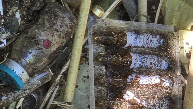 Polresta Pekanbaru membongkar penimbunan limbah medis di sebuah lahan di Jalan Beringin, Kecamatan Binawidya, pada Kamis (19/6/2025). Satu orang ditetapkan sebagai tersangka dalam kasus ini.