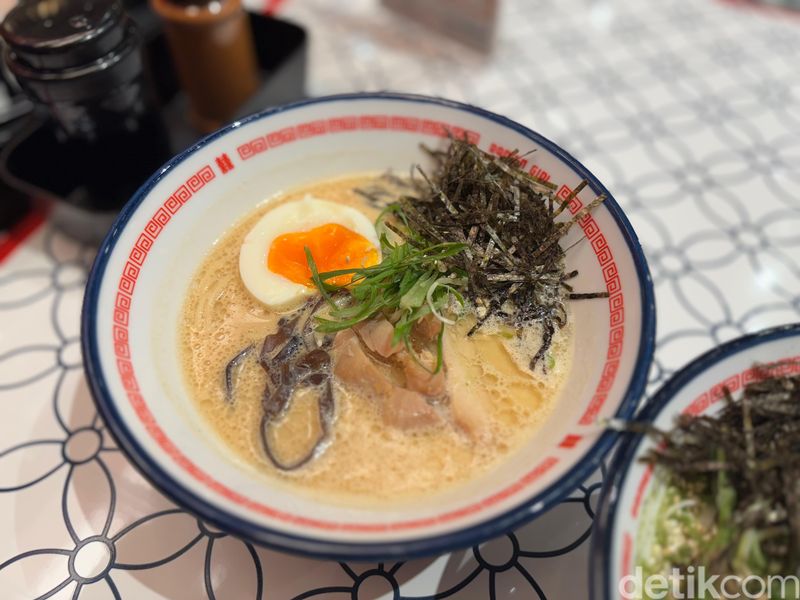Nekat Nyobain Ramen Kuah Matcha, Gimana Ya Rasanya?