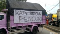 Setelah ditemui Bupati Batang sekitar pukul 14.10 WIB, massa mulai berangsur meninggalkan Pantura Batang.
