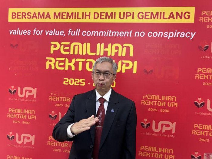 Rektor UPI terpilih 2025-2030, Prof Didi Sukyadi saat memberikan keterangan di Kota Bandung, Jawa Barat, Kamis (15/5/2025). ANTARA/Rubby Jovan