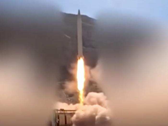 Rudal-rudal Iran Ditembakkan ke Israel.

Kantor berita Iran, WANA, merilis video tersebut pada Jumat (20/6).