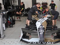 Berkunjung ke Garasi Jaguar TCS Racing di Sirkuit Formula E Jakarta