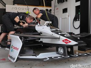 Jakarta Panas! Mobil Formula E Dikasih Es Batu Biar Baterai Tak Overheat