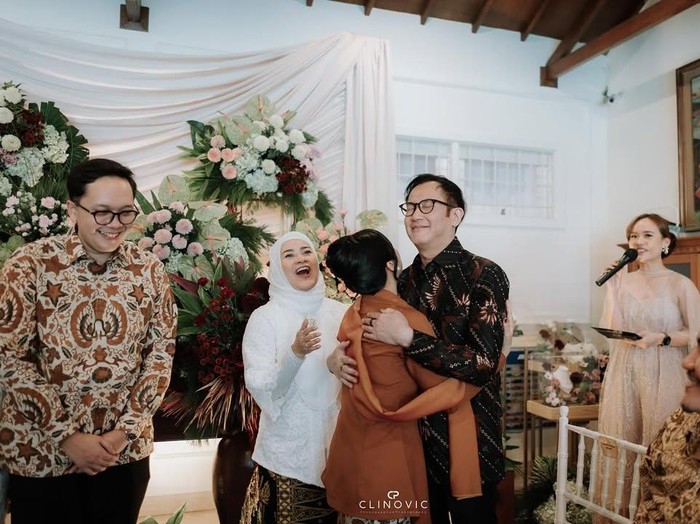 Siti Adira Kania Siti Adira Kania dilamar