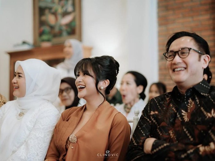 Siti Adira Kania Siti Adira Kania dilamar