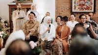 Candid moments from our engagement day, tulis Adira Kania. Foto: dok. Instagram Adirakania/@clinovic_photography