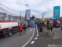 Sopir Truk Demo Kebijakan Zero ODOL di Parakan, Lalin Sempat Macet