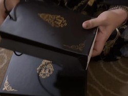 Intip Isi Souvenir Ngunduh Mantu Al Ghazali & Alyssa Daguise, Bros-Album CD