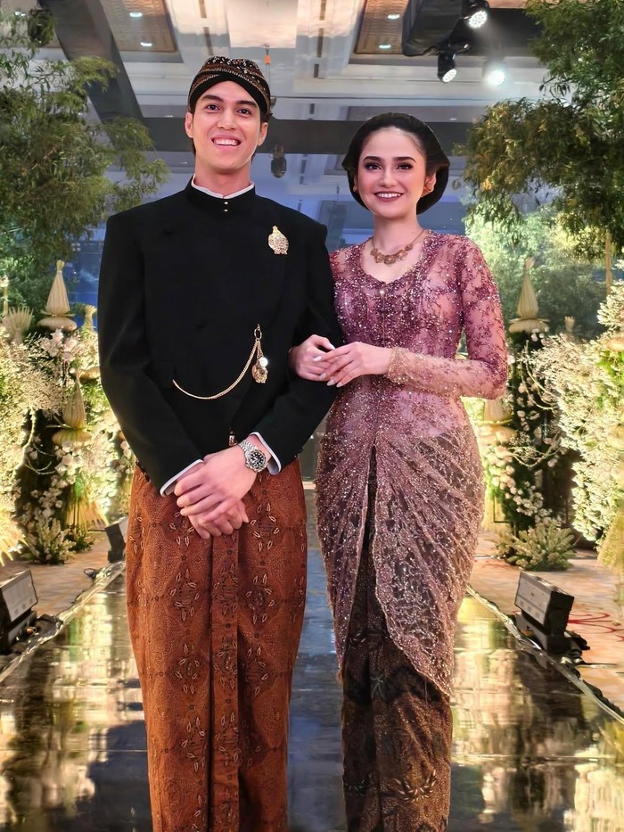 Syifa Hadju dan Tissa Biani Syifa Hadju dan Tissa Biani di unduh mantu Al Ghazali-Alyssa Daguise.