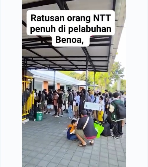 Tangkapan video suasana terminal keberangkatan domestik Pelabuhan Benoa, Denpasar, yang bernarasi ratusan orang NTT pulang kampung karena sulit cari kos. (IST)