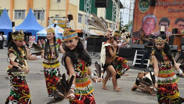 Tari Burung Enggang.