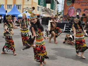 Tari Burung Enggang Khas Dayak: Asal-usul, Konsep, dan Filosofinya