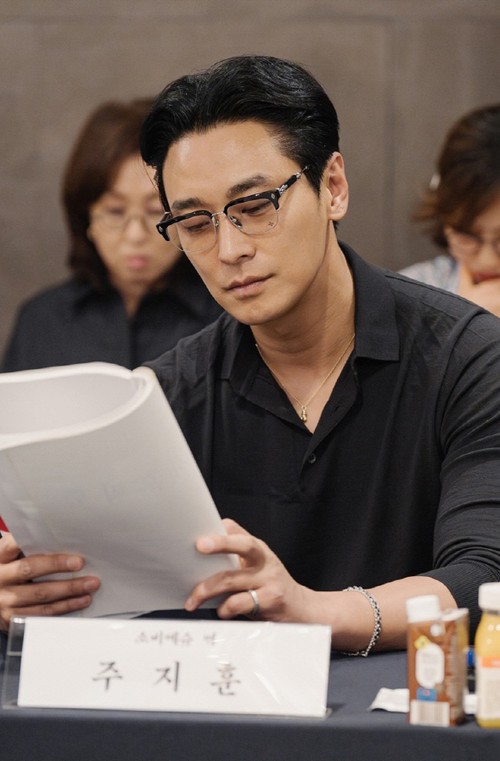Cast drama Korea The Remarried Empress melakukan proses pembacaan naskah perdana: Ju Ji Hoon.