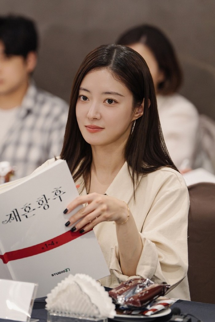 Cast drama Korea The Remarried Empress melakukan proses pembacaan naskah perdana: Lee Se Young.