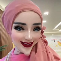Yuni Jasmine kembali menjadi perbincangan hangat di media sosial. TikToker asal Lampung yang dikenal dengan penampilan bak Barbie berhijab ini, mencuri perhatian warganet usai tampil tanpa filter saat sesi makeup. Foto: Dok. TikTok @yuni_jasminebutiq.