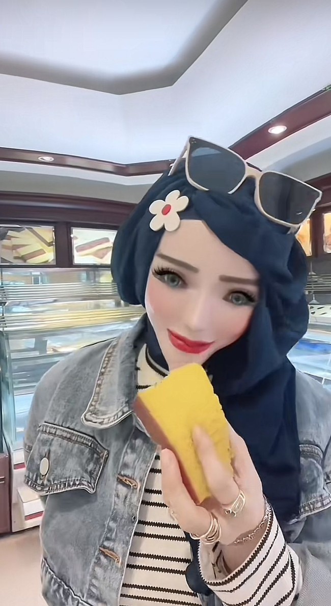 Yuni pernah viral saat tampil lebih natural di akun Instagram @niamualampung. Makeup artist tersebut merias Yuni dan mengungganya ke media sosial tanpa tambahan filter atau efek digital. Foto: Dok. TikTok @yuni_jasminebutiq.