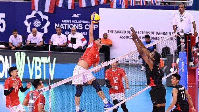 Timnas Voli Putra Indonesia saat beraksi dalam ajang AVC 2025 di Manama, Bahrain.