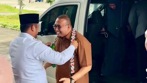 Wakil Ketua Komisi VI DPR Andre Rosiade melakukan kunjungan kerja ke Provinsi Kalimantan Timur (Kaltim) disambut Gubernur Kaltim Rudy Mas'ud. (Dok Istimewa)