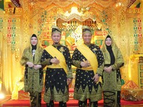 Momen Walkot-Wawalkot Pekanbaru Dianugerahi Gelar Adat