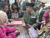 Wamendikdasmen Puji SPMB di Surabaya Berjalan Lancar
