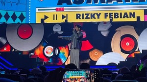 Rizky Febian hadir sebagai salah satu penampil di Allo Bank Festival 2025 di indoor stage. Foto: Pingkan/detikcom