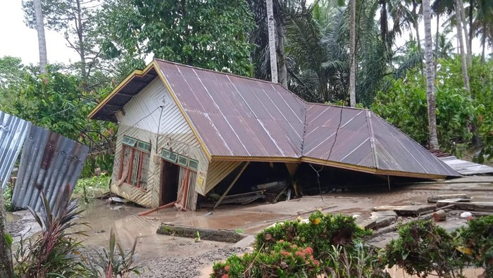Banjir Terjang 2 Desa di Pohuwato, 2 Orang Sekeluarga Tewas