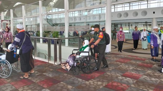 Evakuasi penumpang pesawat Saudi Arabia Airlines di Bandara Kualanamu karena ada ancaman bom