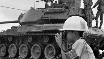 Lo Manh Hung, Seorang Jurnalis Foto Anak-anak Perang Vietnam, 1968 Foto: Boredpanda