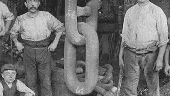 Rantai yang Sangat Besar untuk Jangkar Titanic, Sekitar Tahun 1909 Foto: Boredpanda
