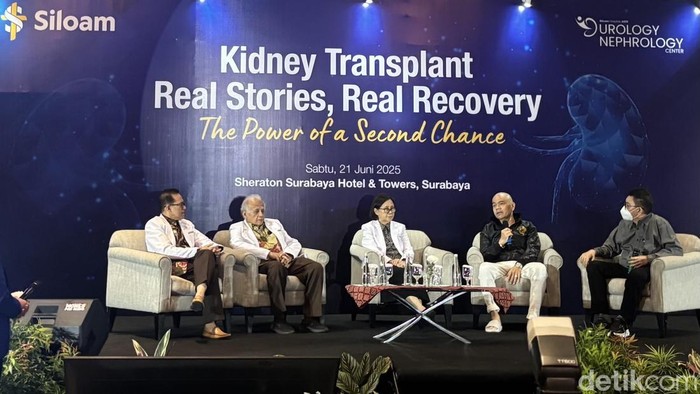 Gelar wicara tentang transplantasi ginjal di Surabaya.