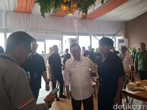 Pramono-Rano Kompak Berkemeja Putih Nonton Formula E 2025 di Ancol