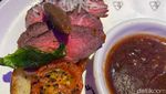 Chef Denny Boy Gunawan Racik Buntut Bumbu Kari hingga Ninja-Gyu Steak