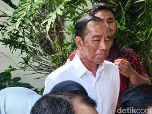 Video: Jokowi Ultah ke-64, Warga Solo Tumpengan-Doakan Cepat Sembuh